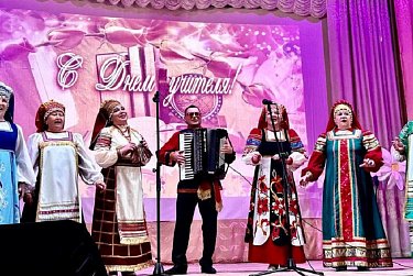 Геннадий Аверьянов поздравил учителей